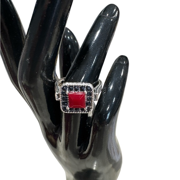 Jewelry - Elegant Silver and Red Gemstone Ring